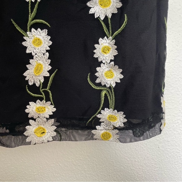 Forever 21 Embroidered Daisy Mock-Neck Mesh Mini Dress MEDIUM - Picture 6 of 7